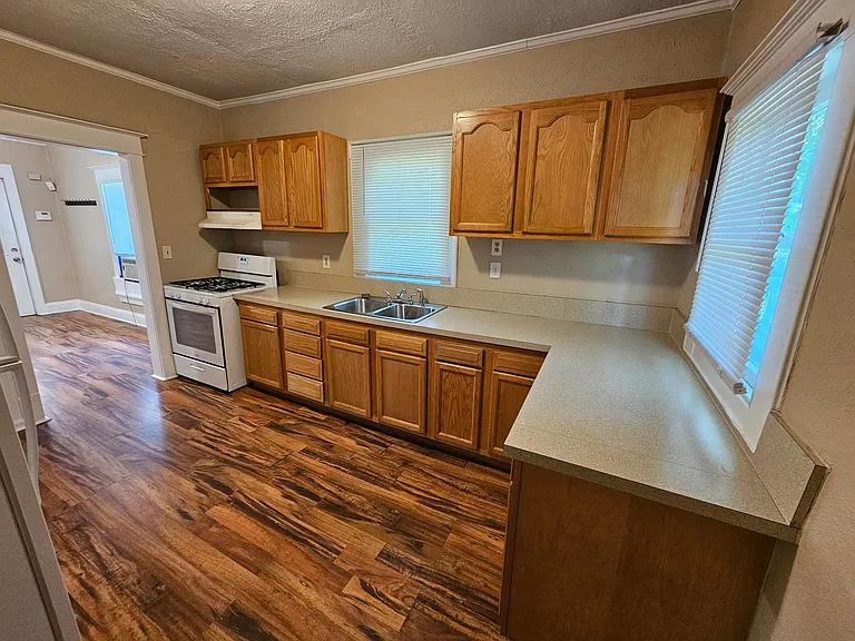 519 Howard St — Photo 11