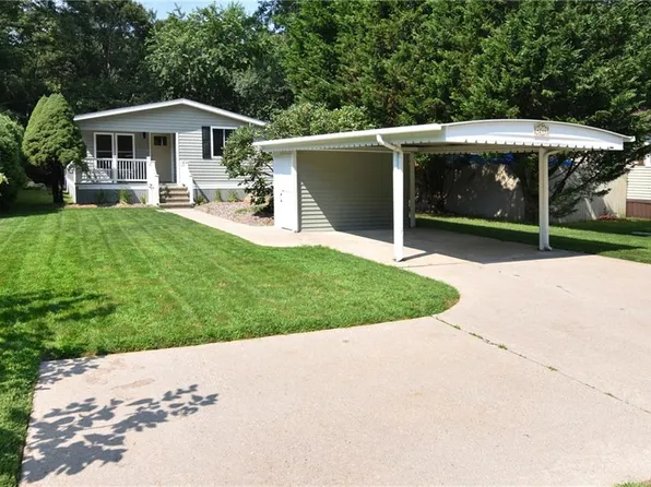 24 Holiday Ct, South Kingstown, RI 02879