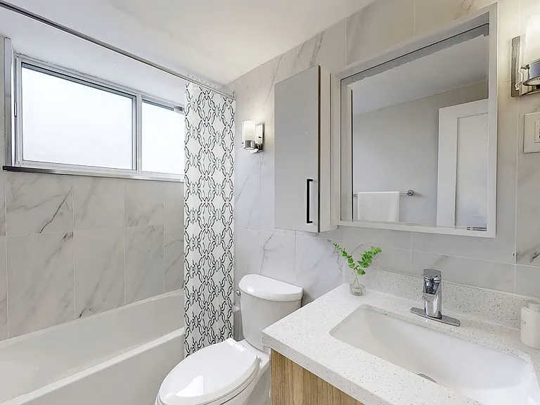 40 Pleasant Blvd — Photo 12