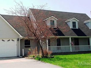 6353 Arnold Rd, Cottrellville, MI 48039