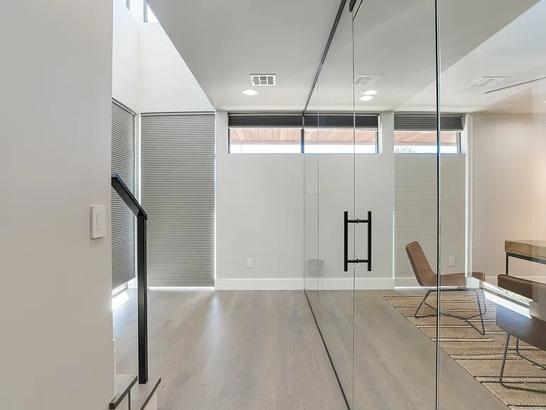 817 NW 6th St — Photo 9