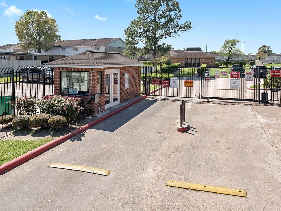 7009 Chasewood Dr