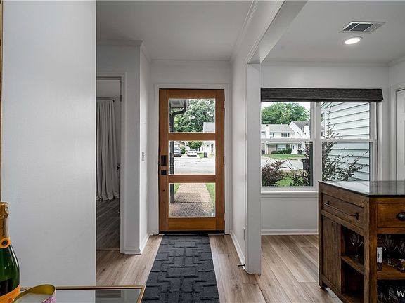 5th image of 2301 Fairfax Ln