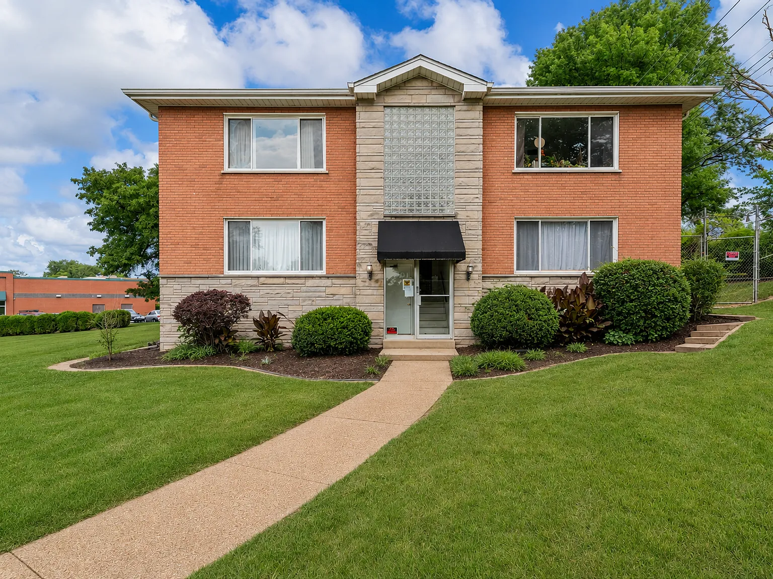 7201 Gravois — Photo 1