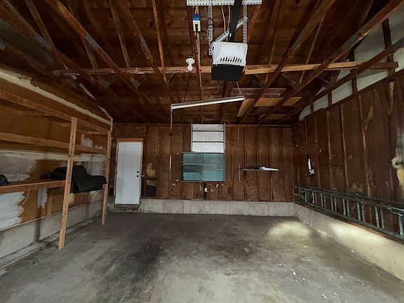 2nd image of 904 W Divide Ave