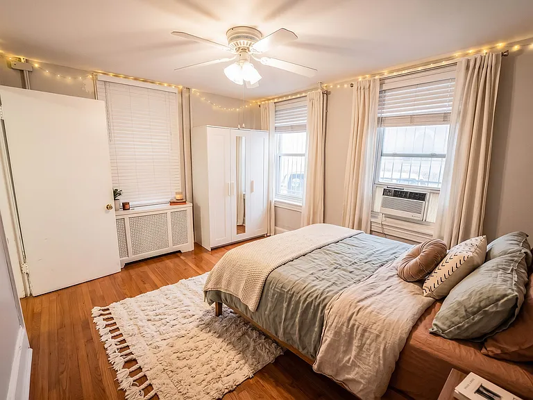 1433_1R_Bedroom_Staged