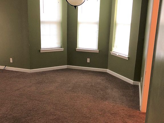4th image of 2547 Oak Hill Dr