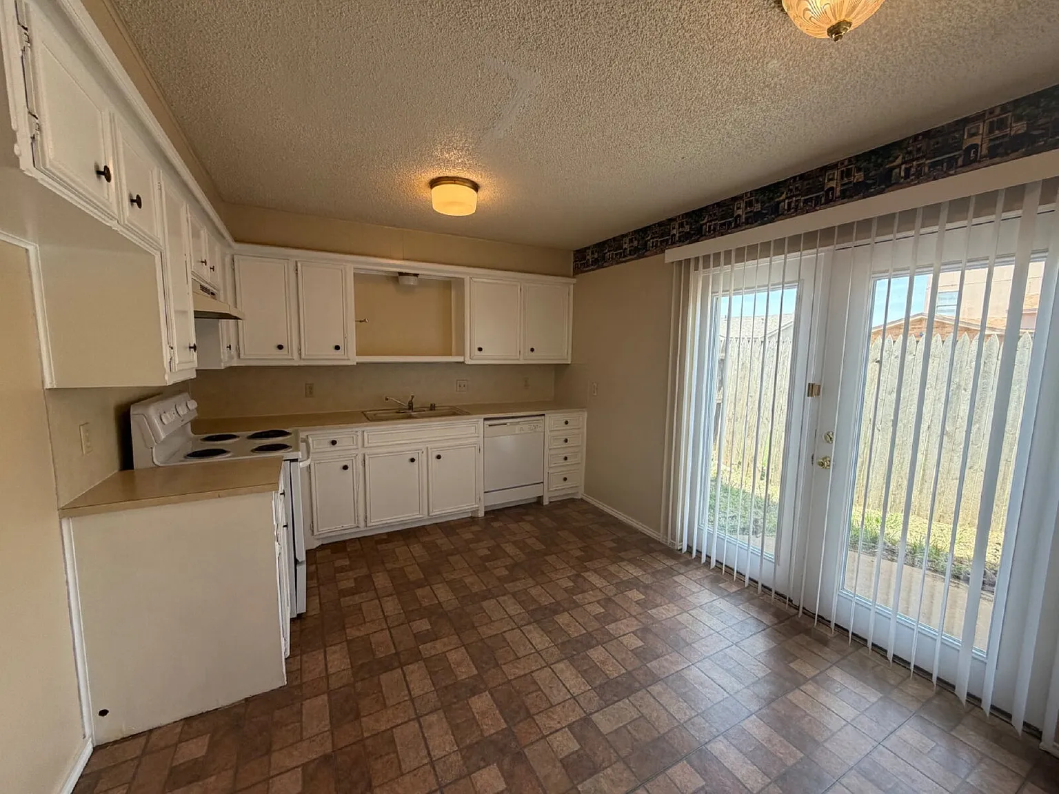 2 bed, 1.5 bath, 1636 sqft, $1,050 — Photo 4