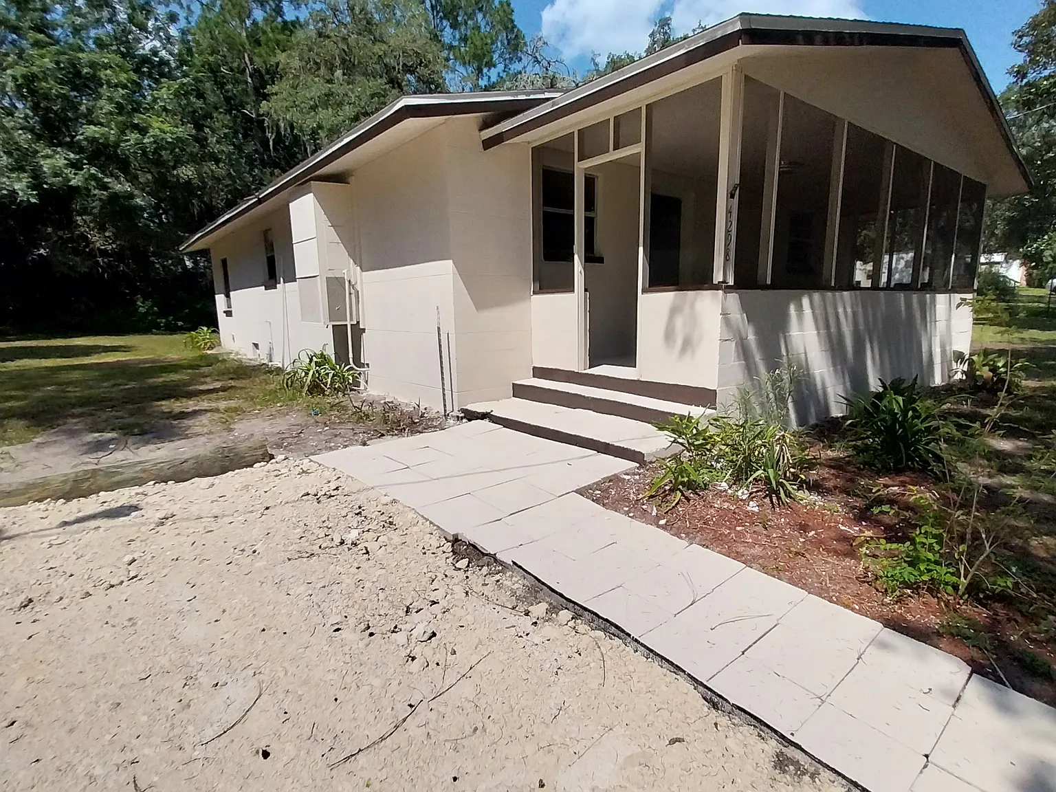 2 bed, 961 sqft, $1,350 — Photo 2
