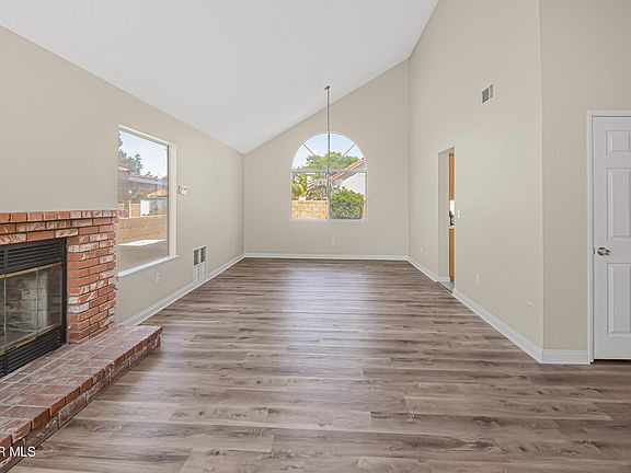3rd image of 44122 Radcliff Ct