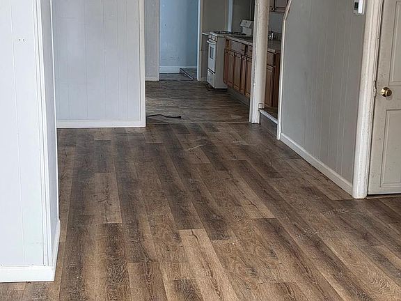 2nd image of 916 Elizabeth St