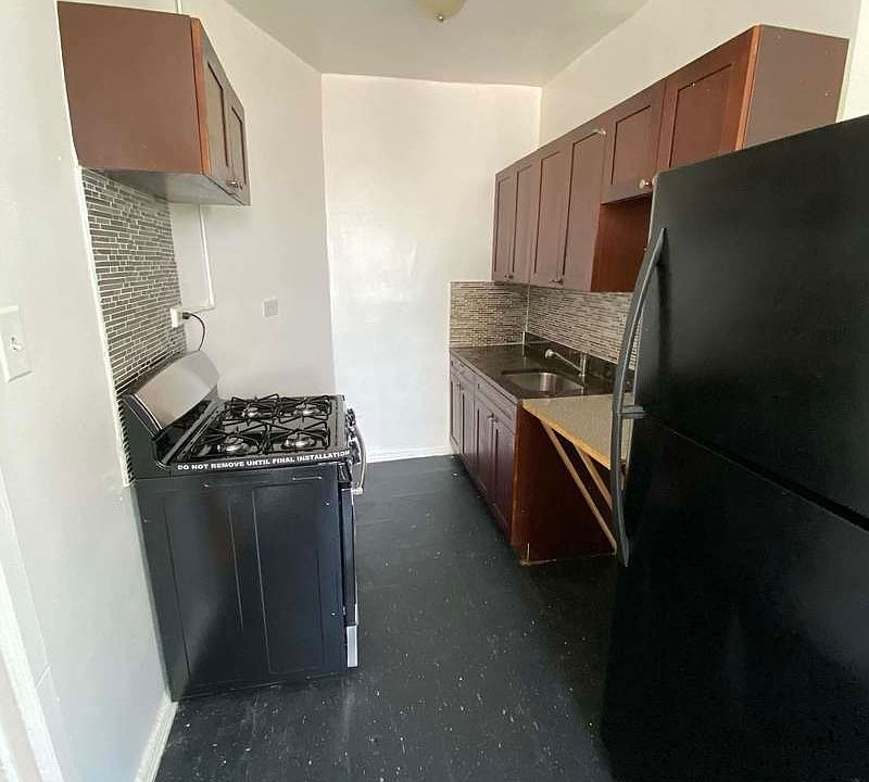 2nd image of 1521 Sheridan Ave APT D81