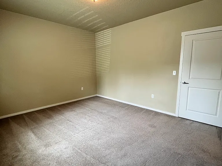 Catron Apartments - 1-3 Bedrooms 2 Bathrooms with In Unit Washer/Dryer and Internet — Photo 39