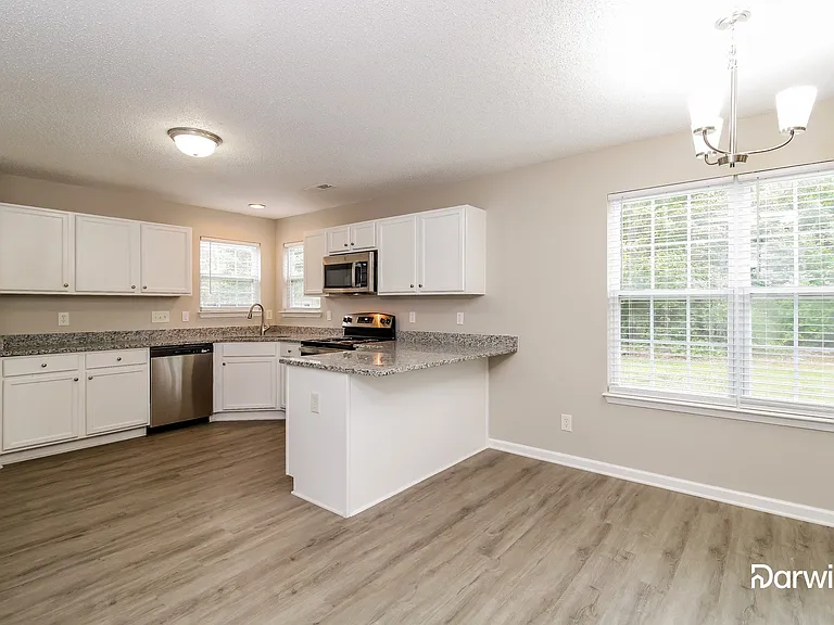4807 Chapel Ridge Dr — Photo 3