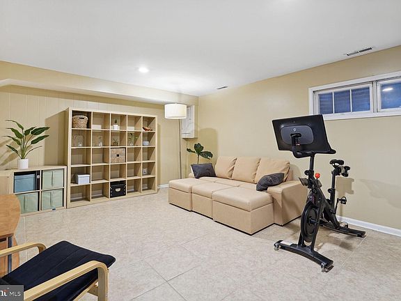 4th image of 6072 Hardwick Pl