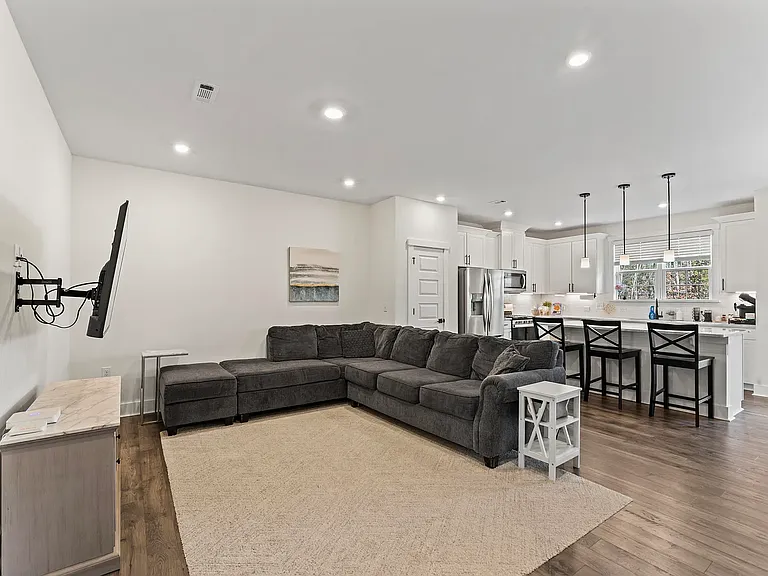 6922 Doddridge Ln — Photo 14