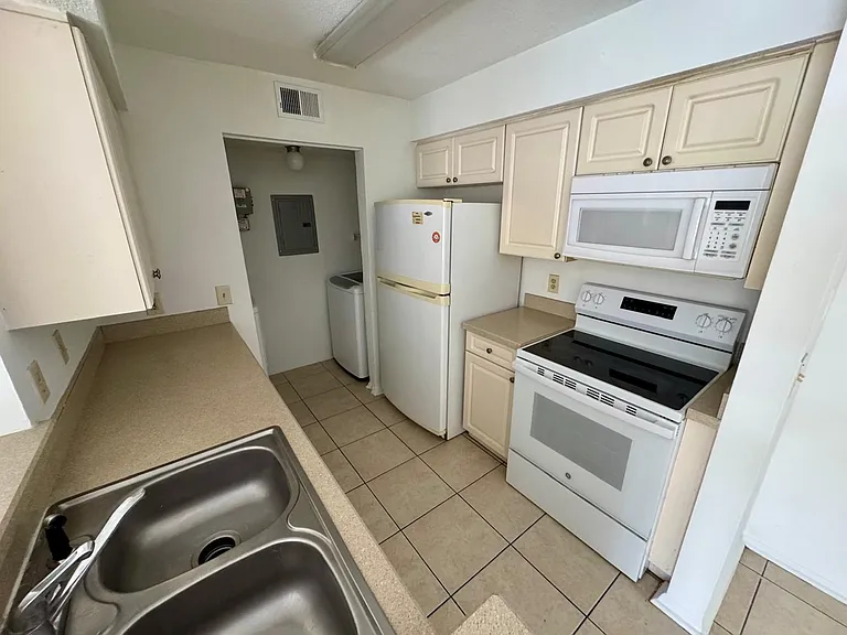 1222 Bermuda Lakes Ln #106-1 — Photo 7