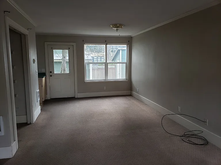 654 W 11th Aly — Photo 13