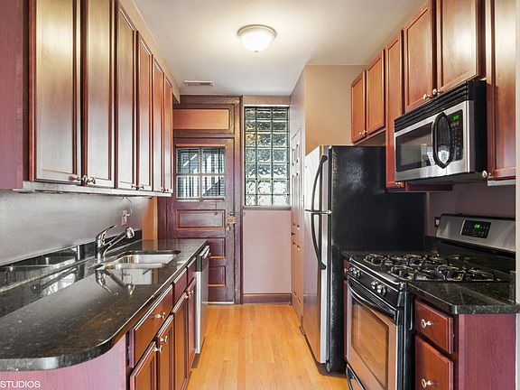 4th image of 1124 W Washington Blvd #2A