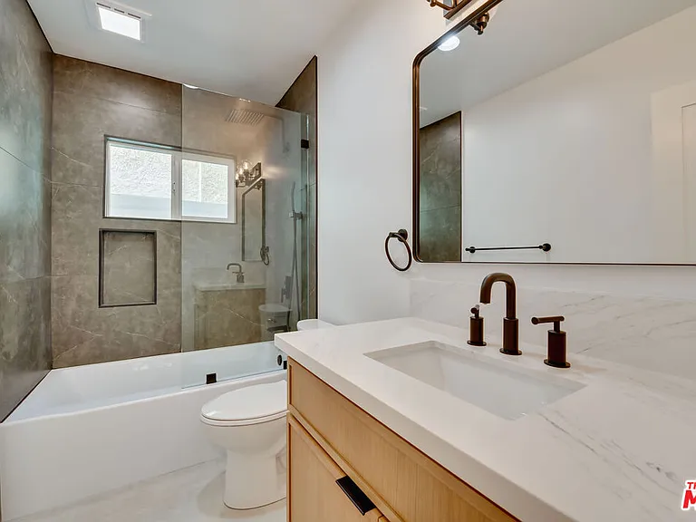 1021 N Genesee Ave #4 — Photo 6