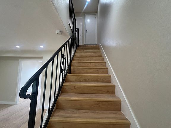 5th image of 28117 Ridgecove Ct S