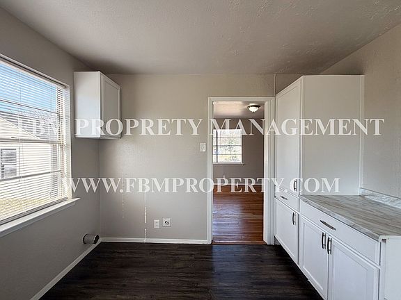 4th image of 410 N Flat St