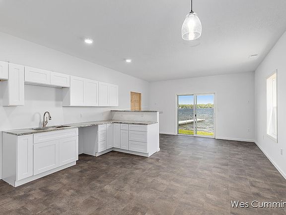 5th image of 2678 Ottawa Dr