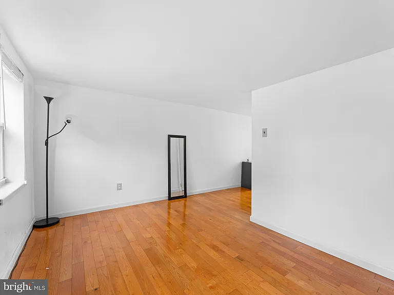 1006 Montrose St — Photo 18