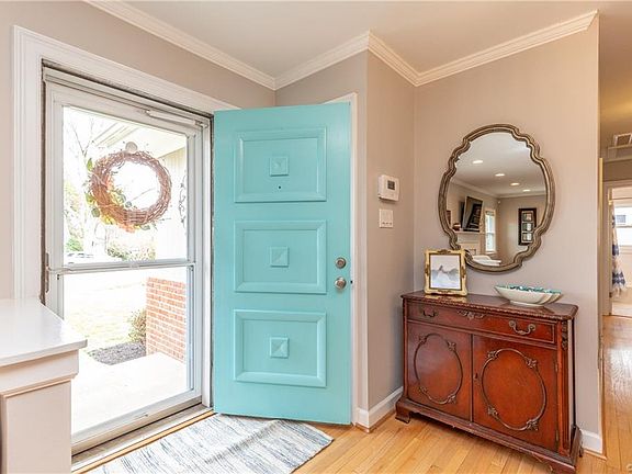 3rd image of 5815 Fitzhugh Ave