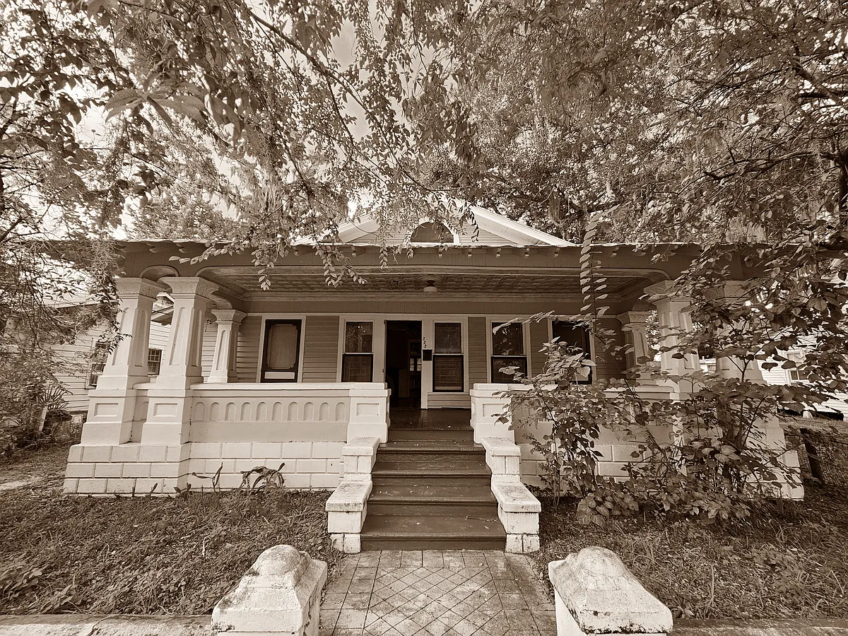 Building Photo - 222 NW 4th Ave