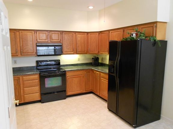 4th image of 10711 Crown Pointe Dr