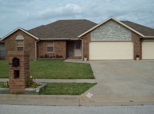 3204 N Western Ave, Springfield, MO 65803