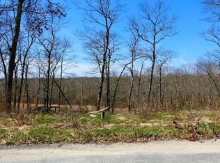 86 Vitruvian Ln, Tiverton, RI 02878