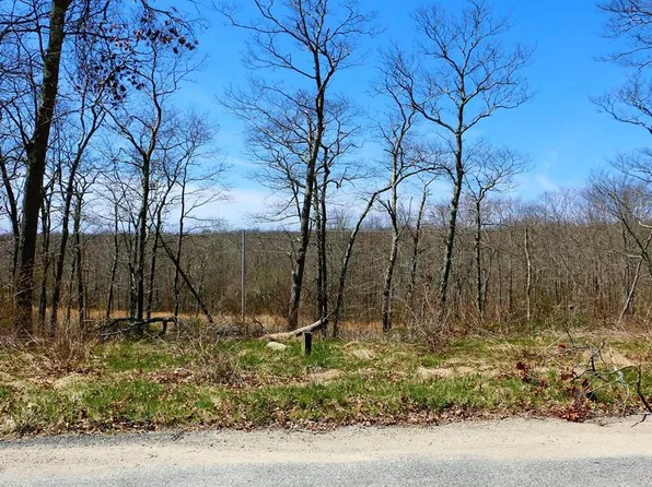 86 Vitruvian Ln, Tiverton, RI 02878