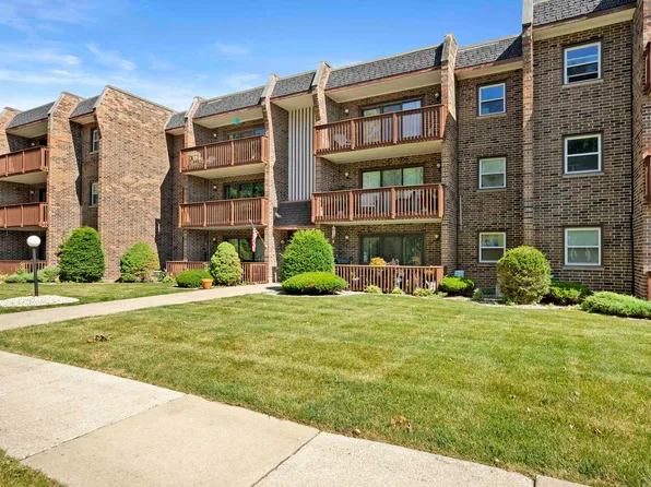 3710 215th St APT 203, Matteson, IL 60443