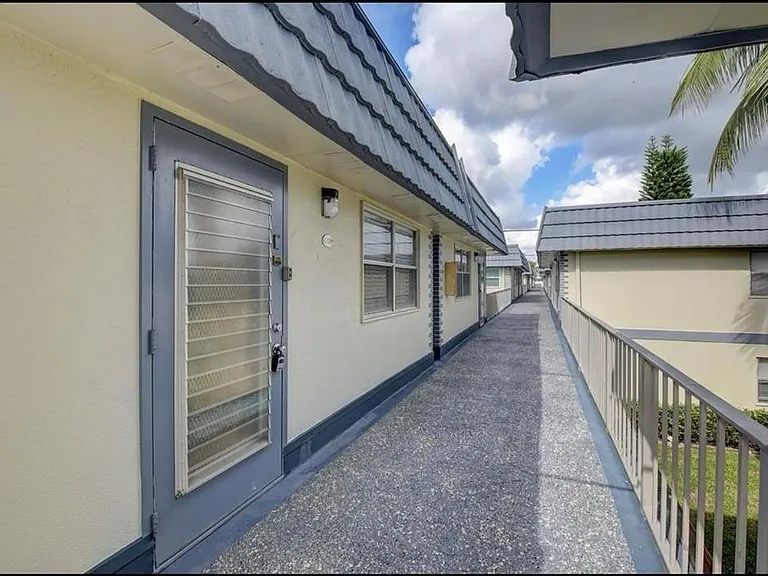 125 Brittany Way #125-C — Photo 20