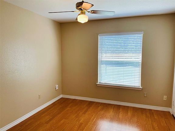 3rd image of 712 Memorial Mews St APT B