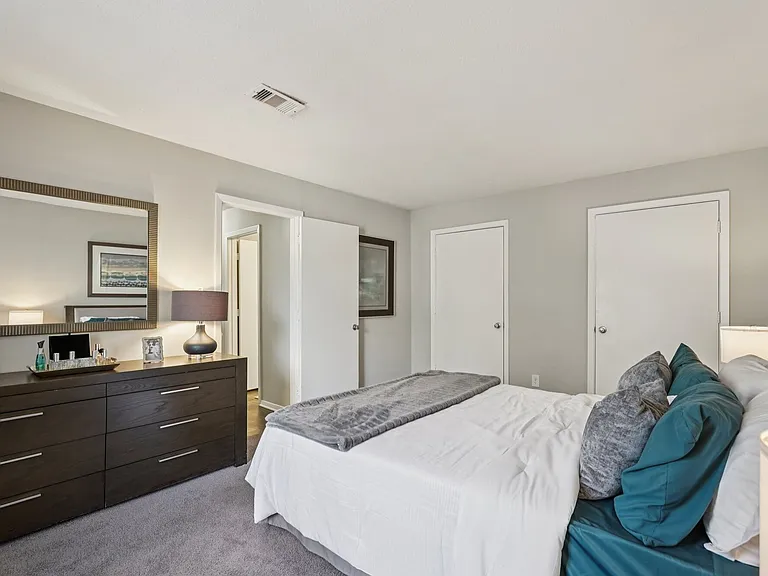 Polo Club Apartments — Photo 10