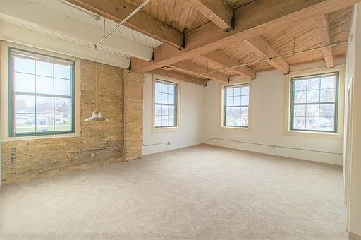 Shoe Factory Apartments — Photo 27