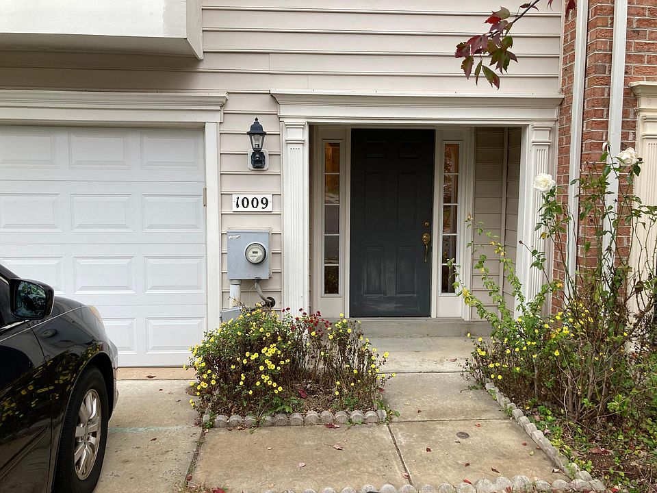 Front of the house + entrance