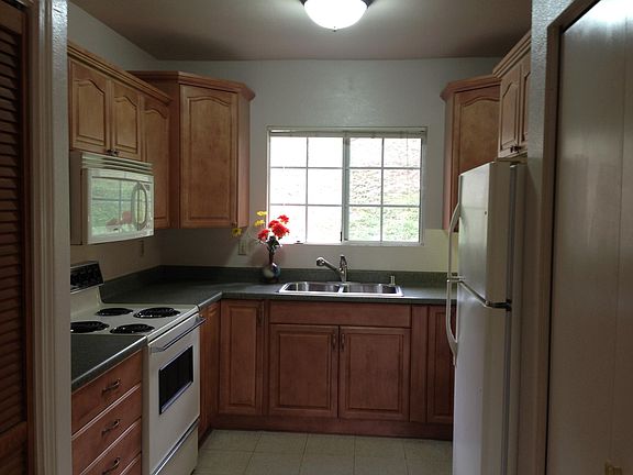 View kitchen window new stove 