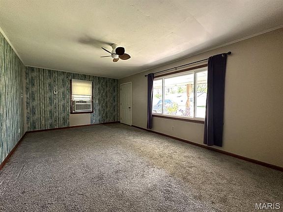 5th image of 708 N Hickory St