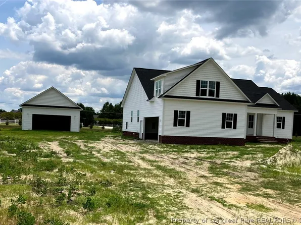3010 Dinwiddle Dr, Wade, NC 28395