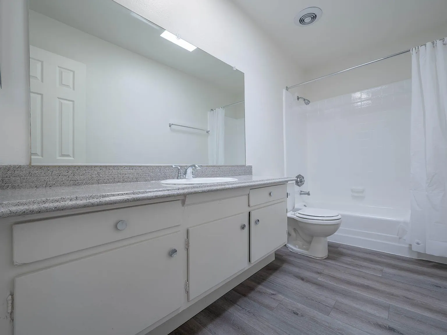 Roscoe Apartments — Photo 4