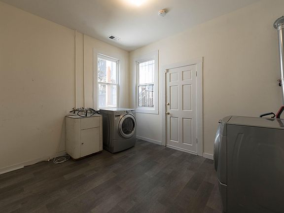 5th image of 988 Pine St #1