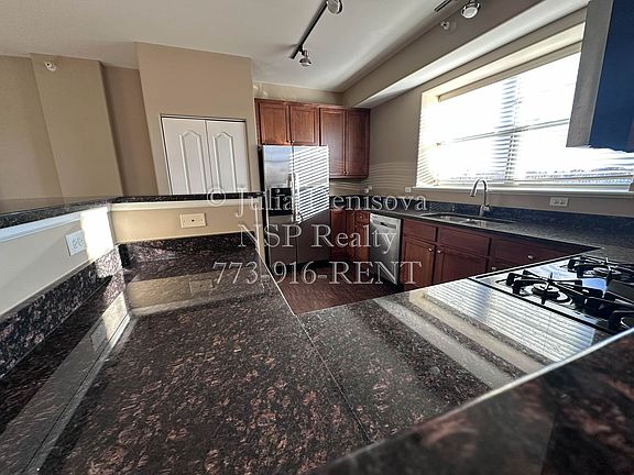 4th image of 2-420 Itasca Pl #419