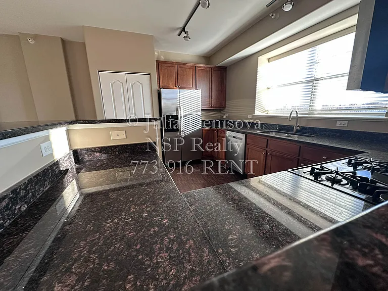 2-420 Itasca Pl #419 — Photo 4