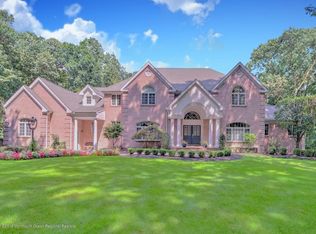 11 Maple Knoll Ln, Manalapan, NJ 07726