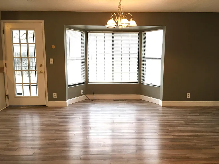 4000 Lakeside Dr — Photo 6