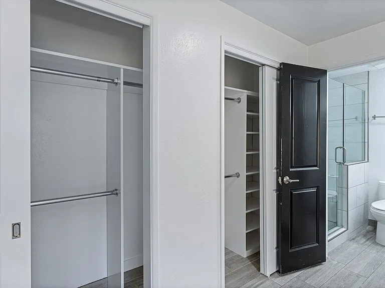Riverside Suites — Photo 83